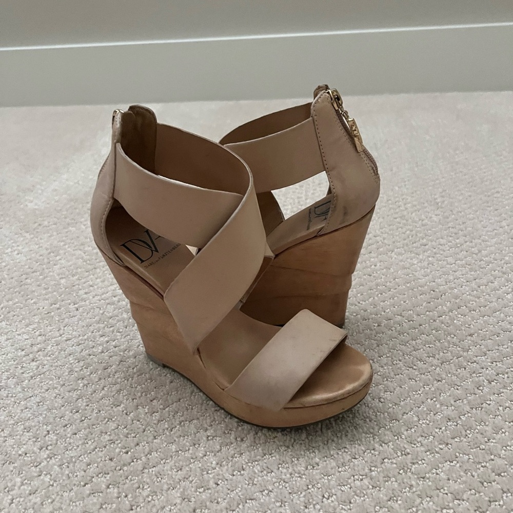 size 6 Dvf wedges